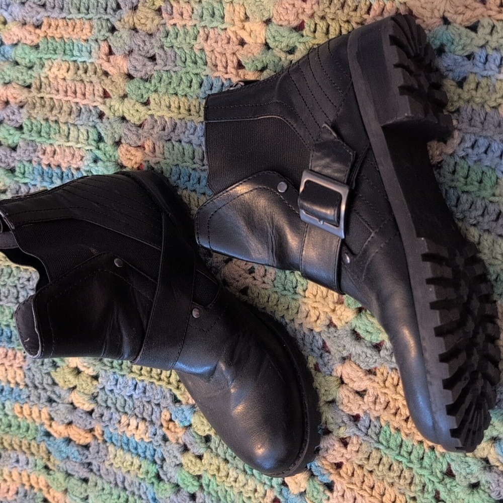 Adrienne Vittadini Black Ankle Boots size 7